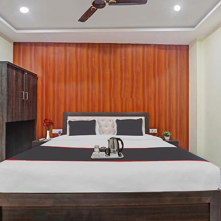 Collection O Srg Hotell Chinhat Exteriör bild