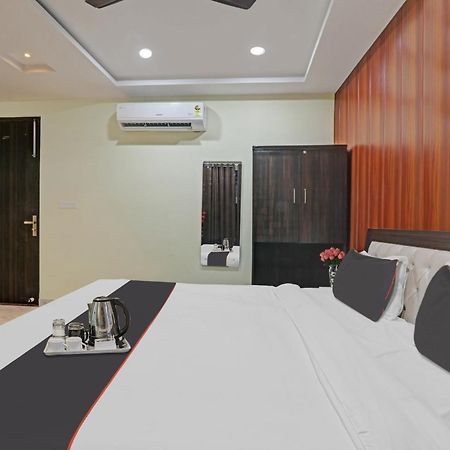 Collection O Srg Hotell Chinhat Exteriör bild