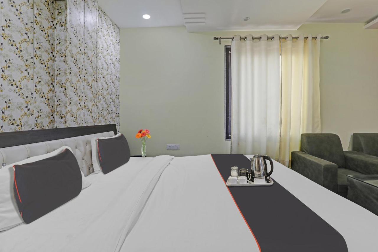 Collection O Srg Hotell Chinhat Exteriör bild