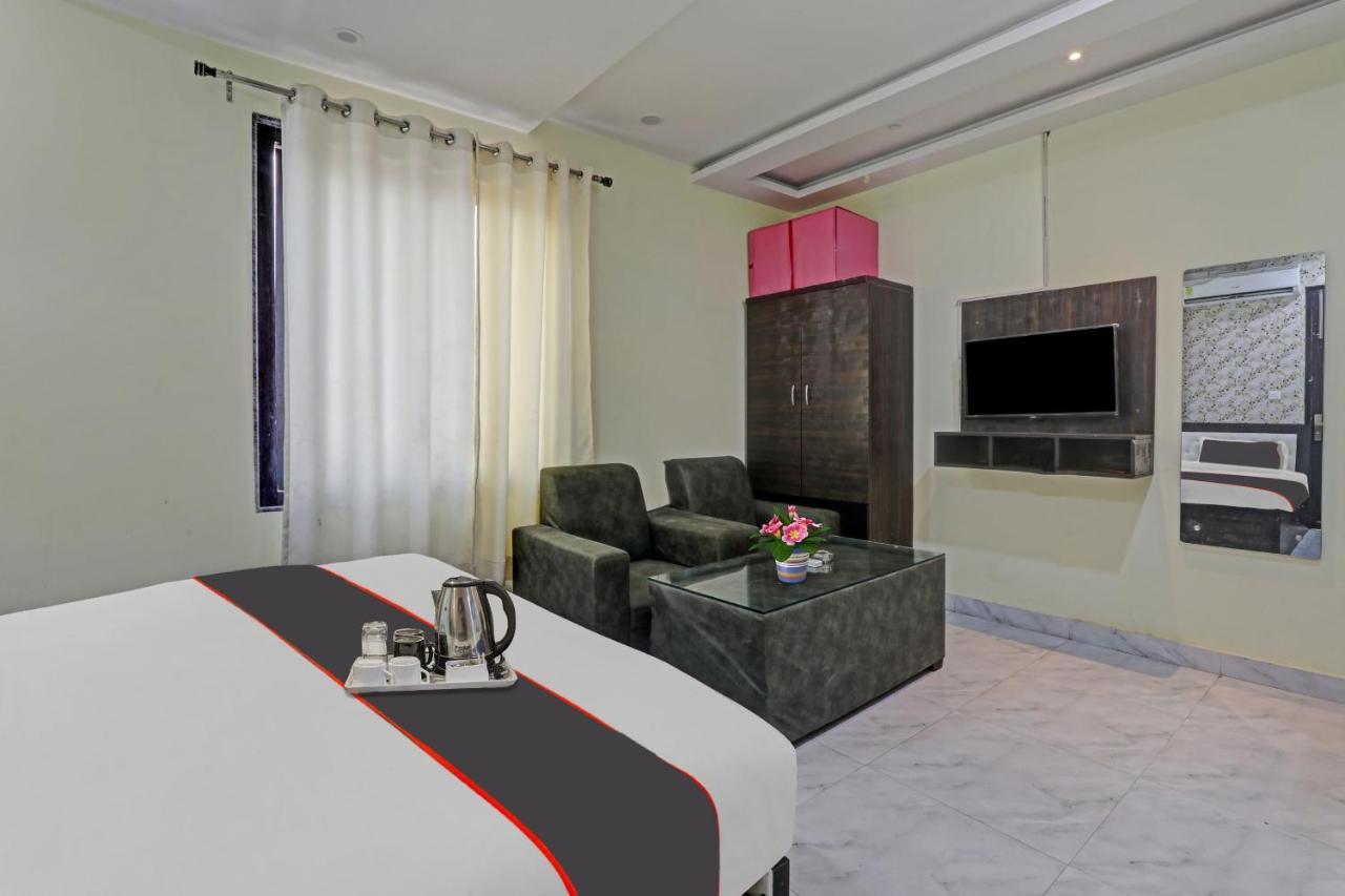 Collection O Srg Hotell Chinhat Exteriör bild